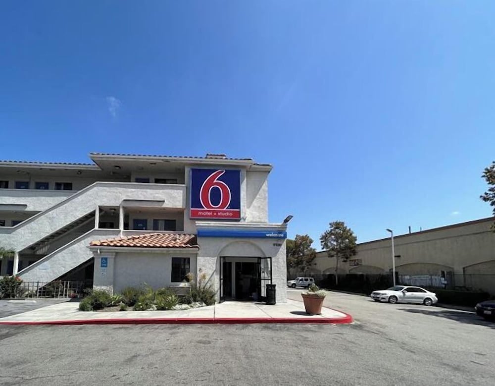 Studio6 Suites Bellflower, CA - Los Angeles 33/40