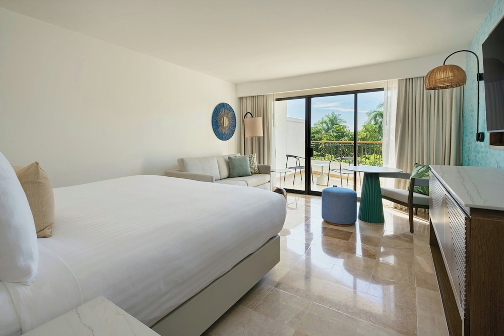 Room, King Bed, Garden View, Sofa