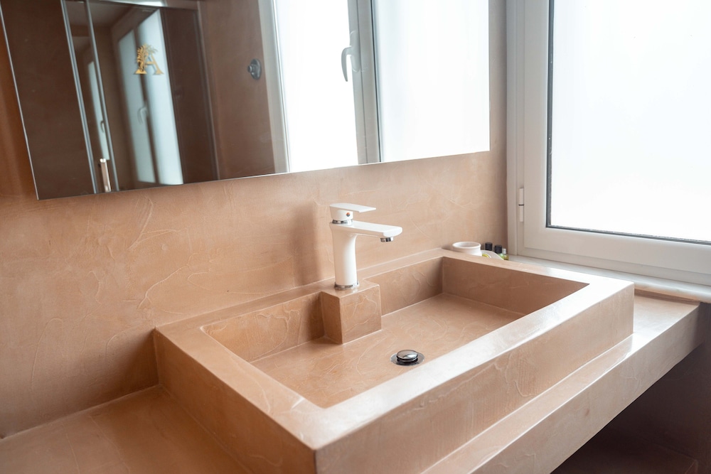 Athens Version Luxury Suites 67/70