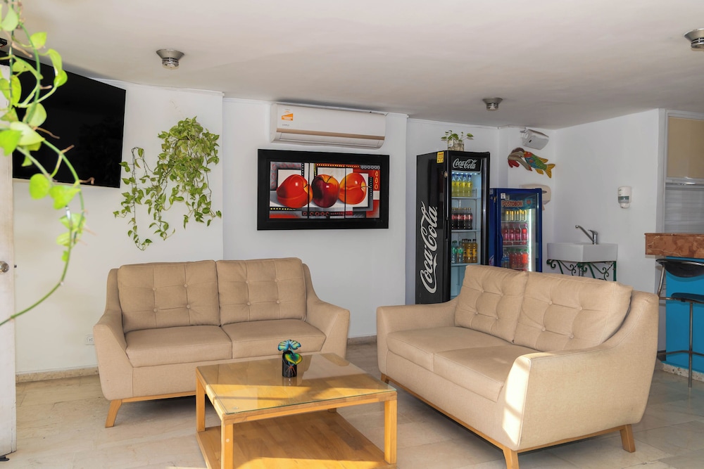Coral Reef Hotel 40/58