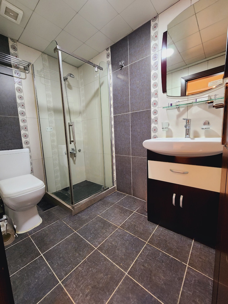 Lavender Home Hotel 52/56