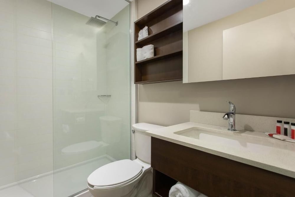 Microtel Inn And Suites By Wyndham Portage La Prairie 30/33