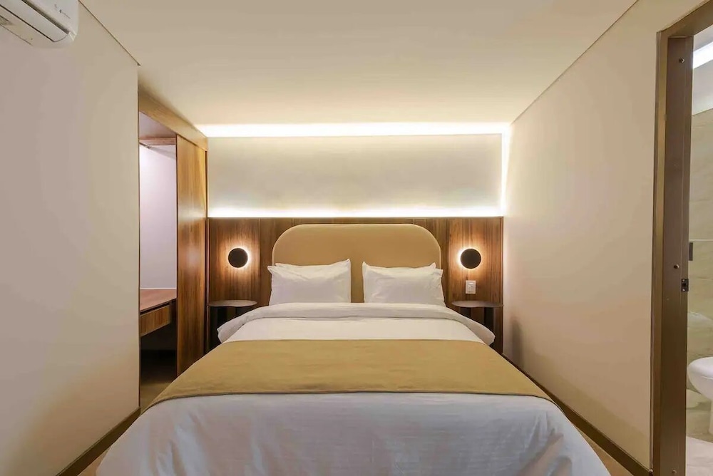Lincoln Hotel 26/71