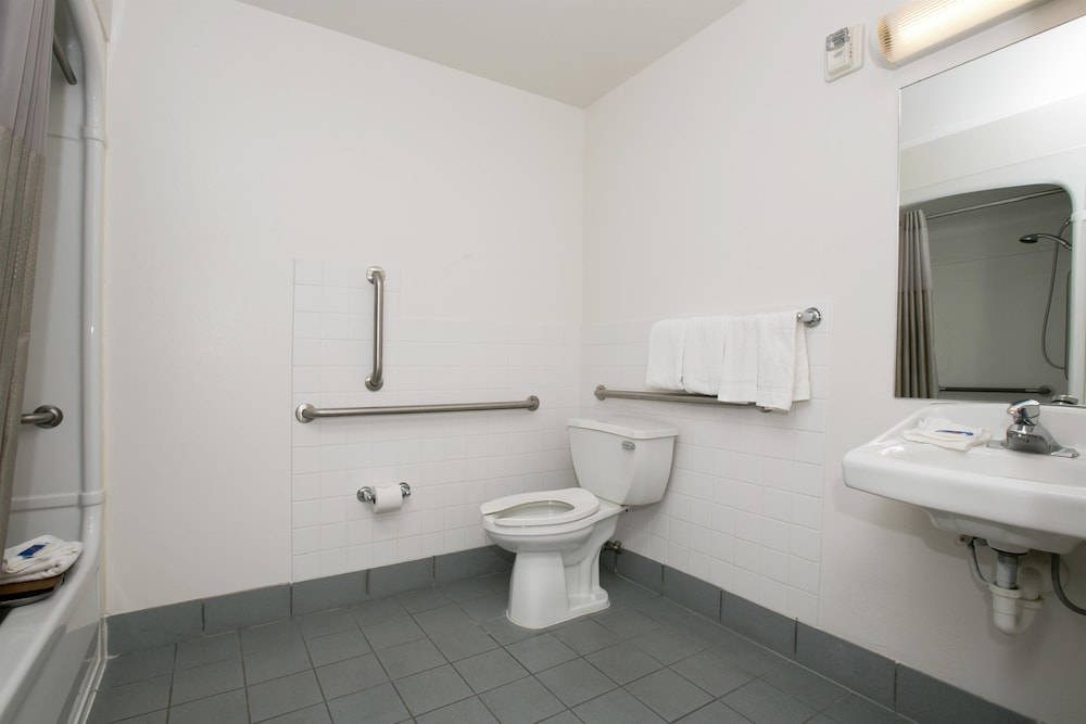 Motel6 Brooklyn Center, MN - Minneapolis 44/48