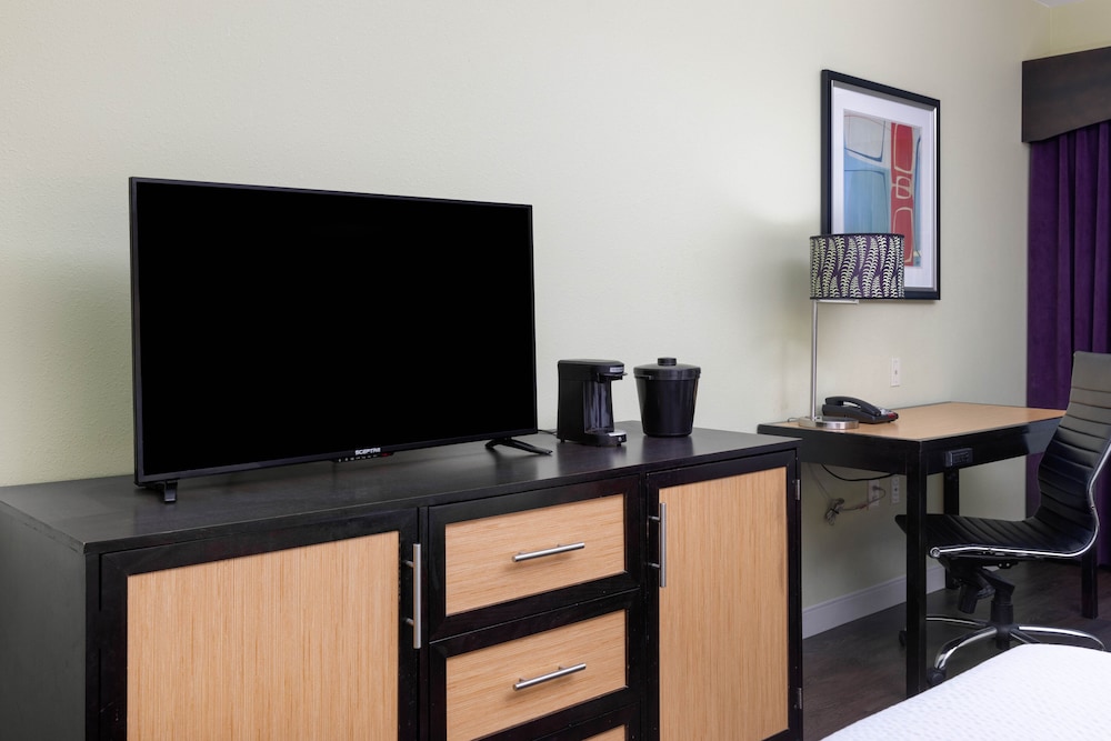 La Quinta Inn & Suites by Wyndham Hinesville - Fort Stewart 51/56