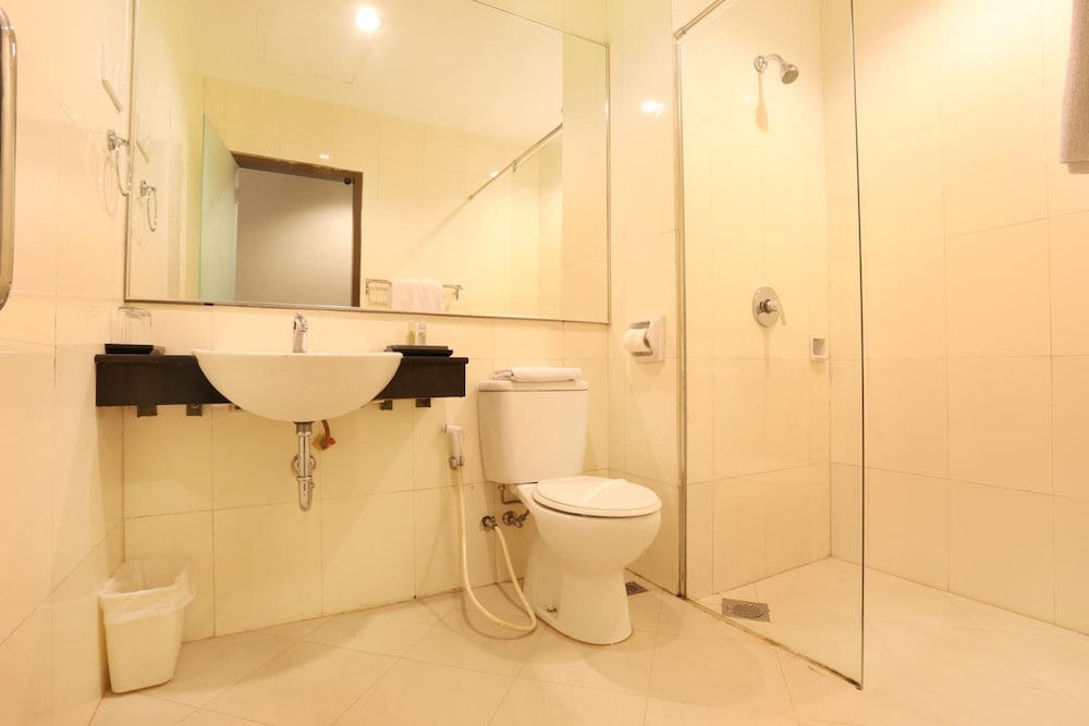 Triniti Hotel Batam 32/33