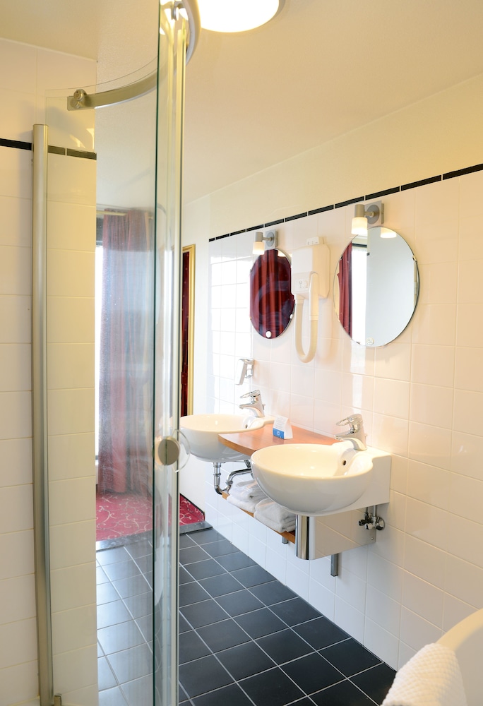 AMRATH GRAND HOTEL DE L EMPEREUR 33/64