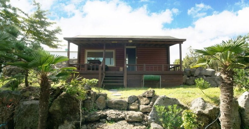 Jeju Gotjawal Geomoon Oreum Pension 2/50