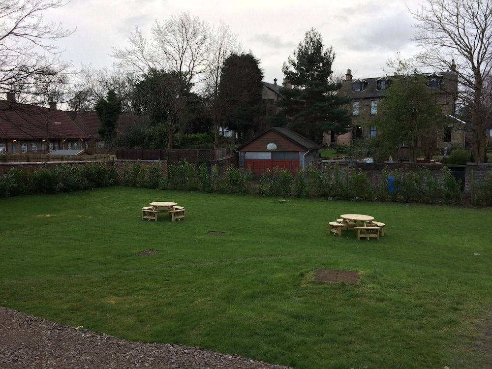 CROSSHILL HOUSE 20/23