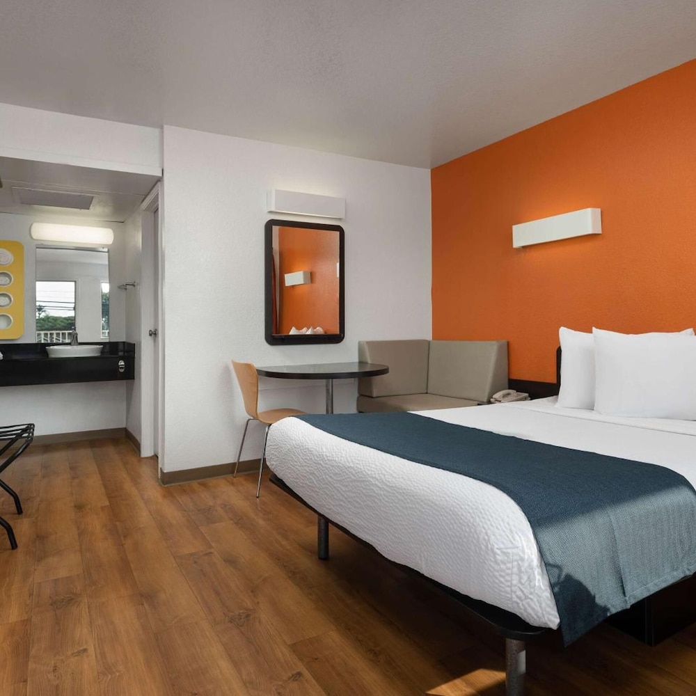 Motel6 Carpinteria, CA - Santa Barbara - North 37/59
