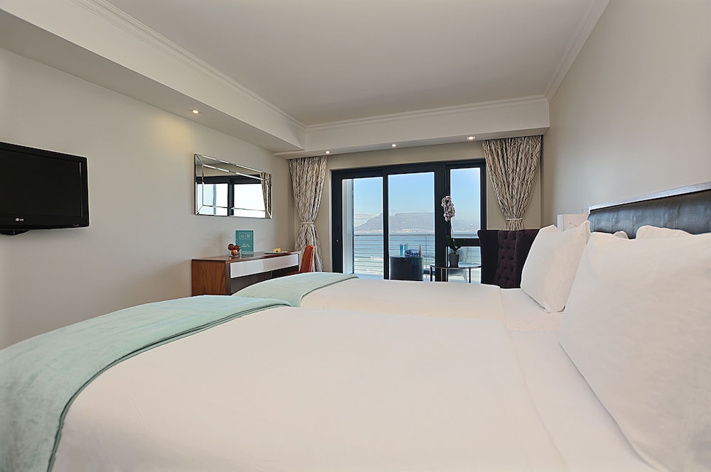 Blaauwberg Beach Hotel 29/100