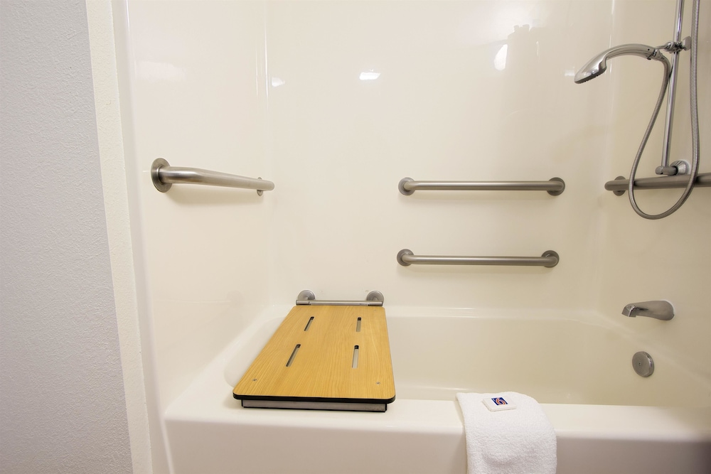 Motel6 East Brunswick, NJ 25/25