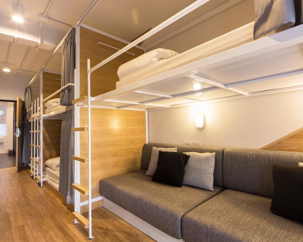 Bed One Block Hostel 21/61