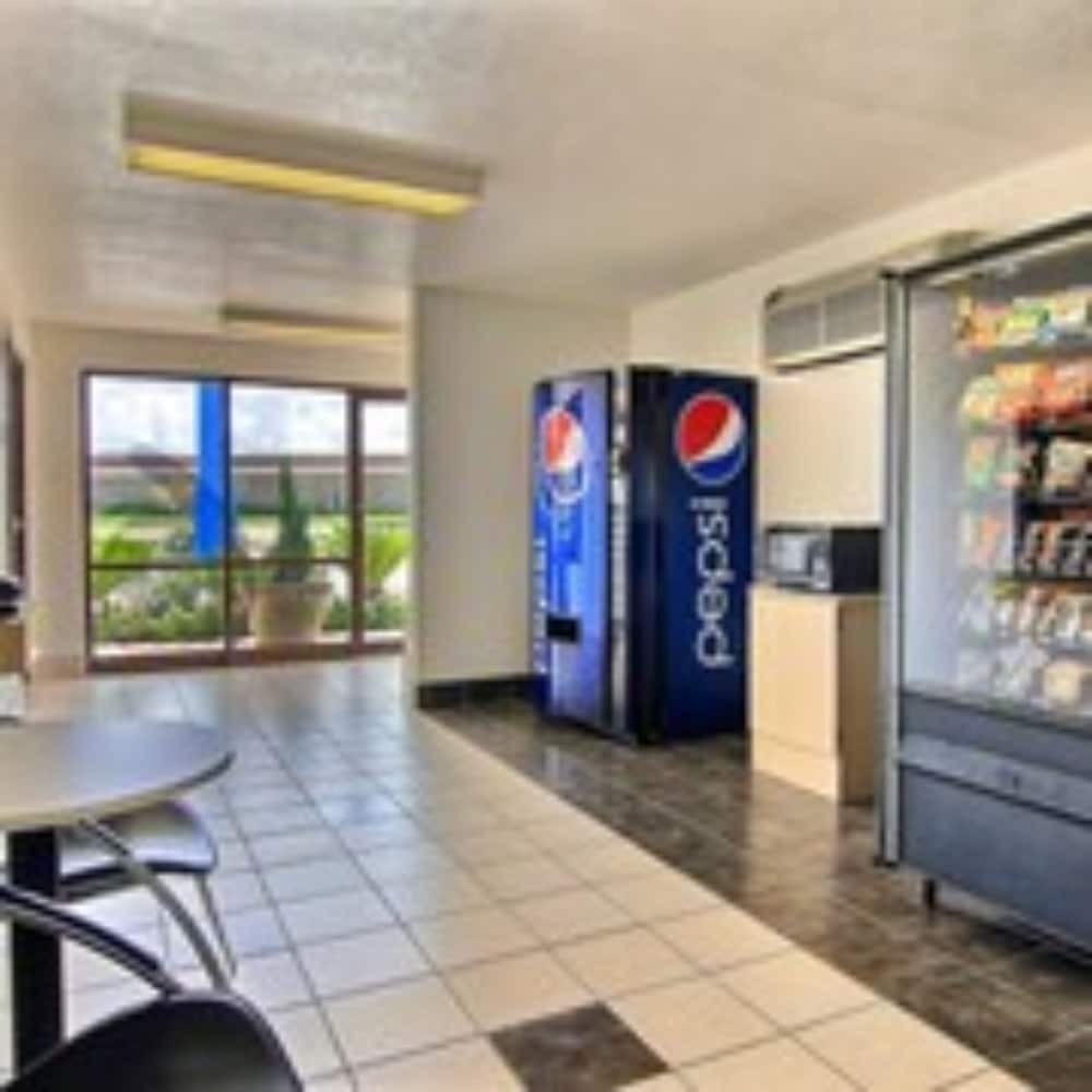 Motel6 Kingsville, TX 25/39