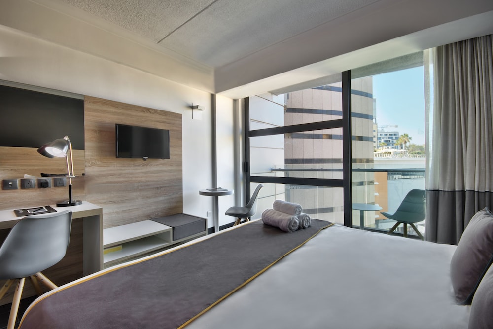 BE HOTEL 30/78