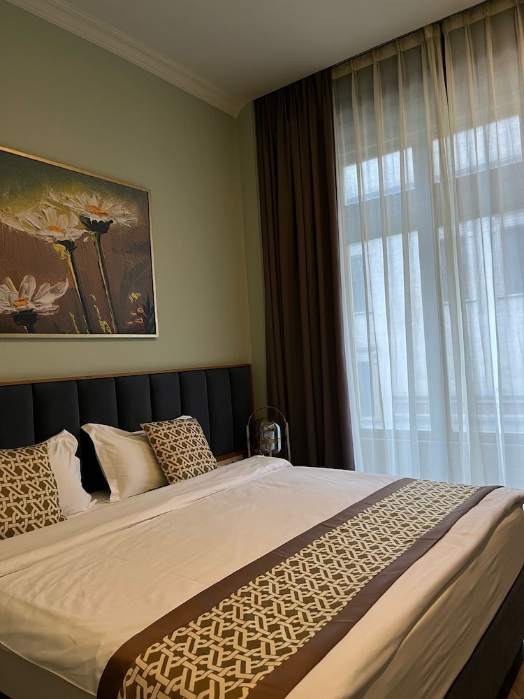 Grand Opera Hotel 8/39