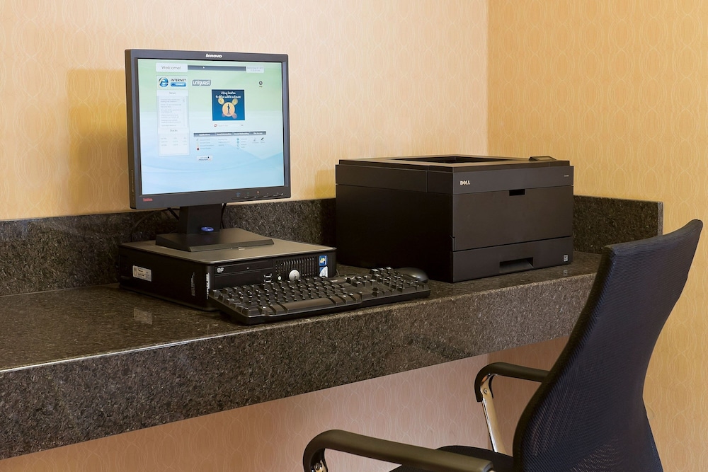 MainStay Suites Appleton Airport - Fox River Mall Area 37/46