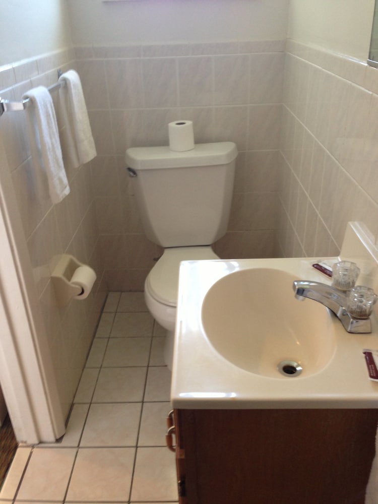 Deluxe Inn 44/50