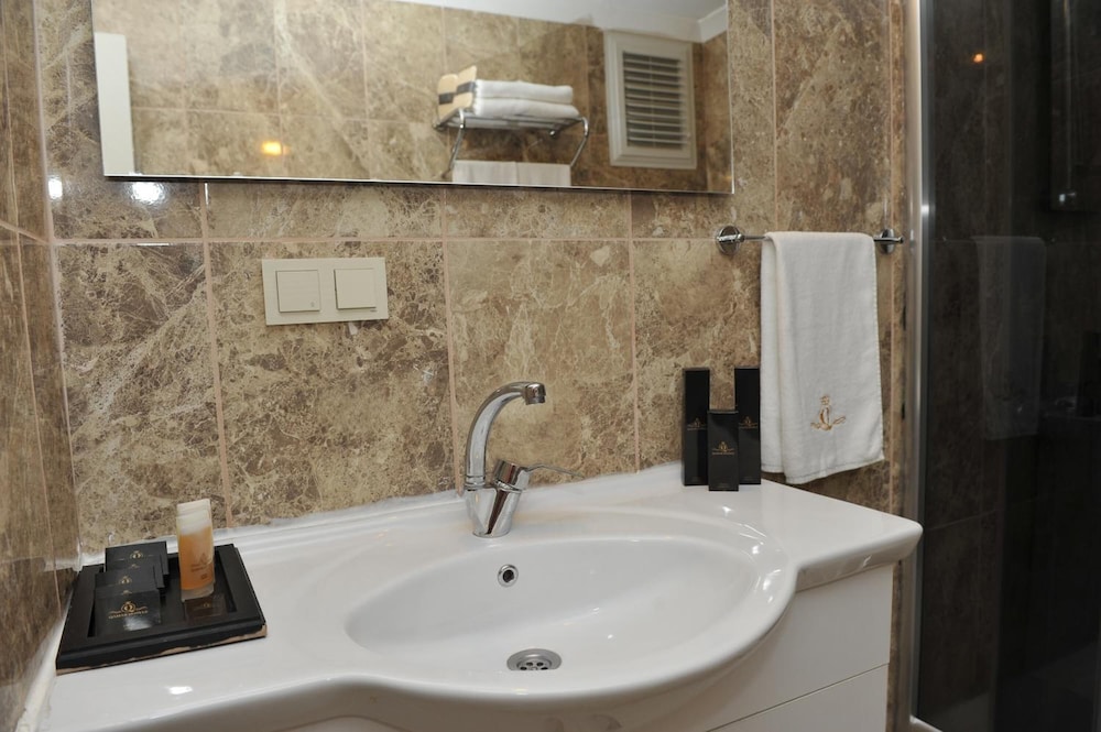 QAMAR PRESTIGE SUITES 45/49
