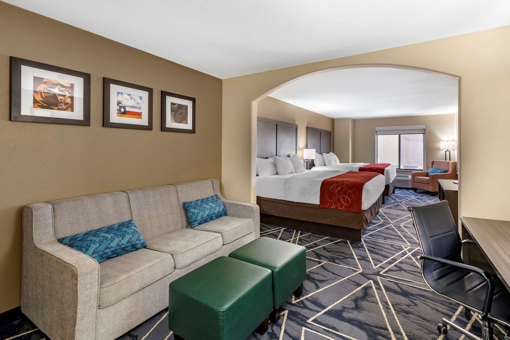 Comfort Inn & Suites Lubbock West 25/34