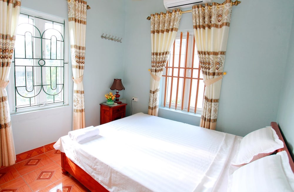Room, Single, King Bed, Mountain View