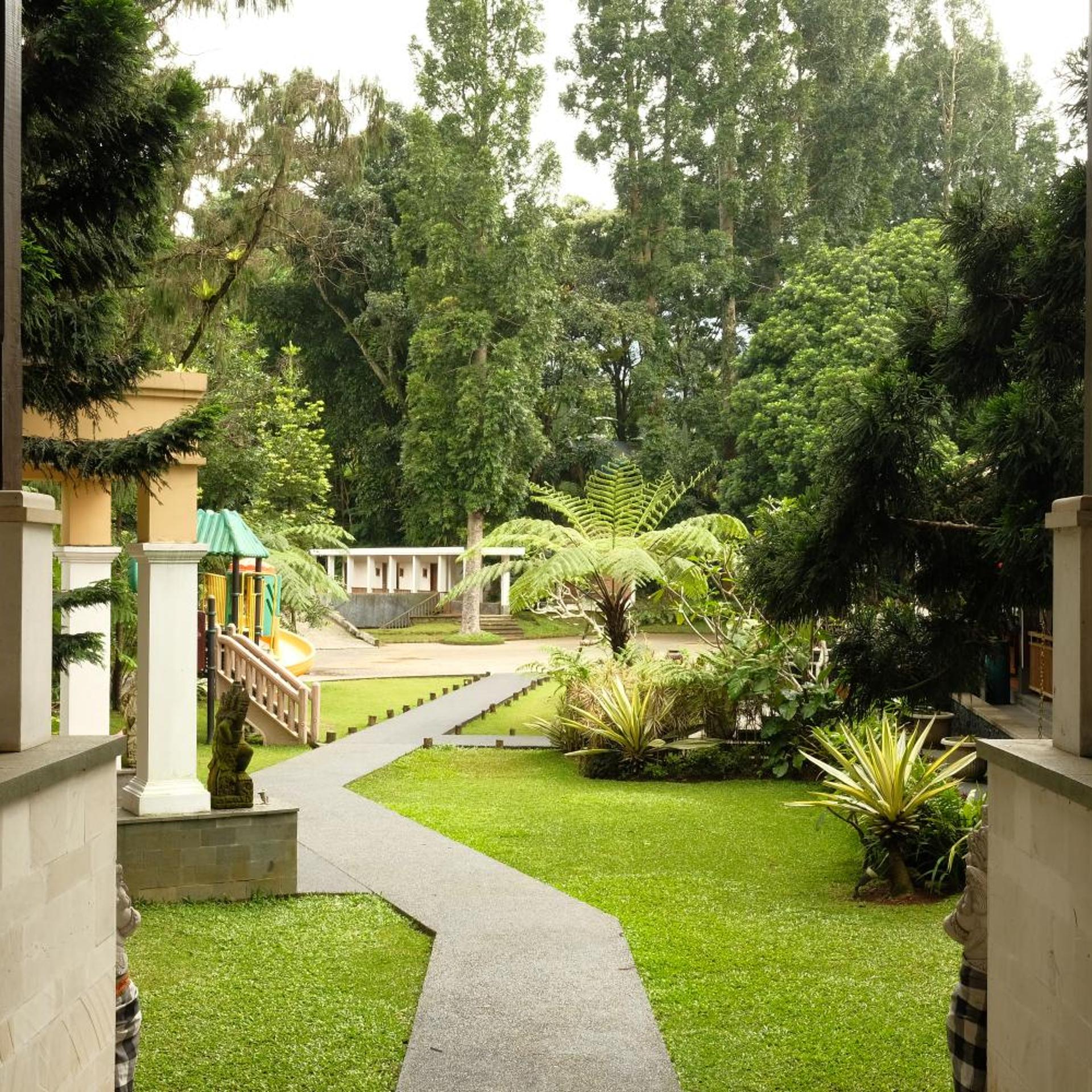 The Grand Hill Bistro Cafe Resort Hotel 52/57