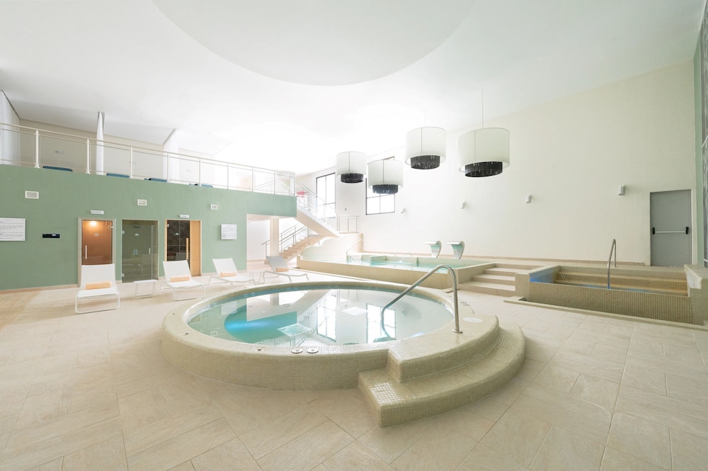 swimming pool spa
