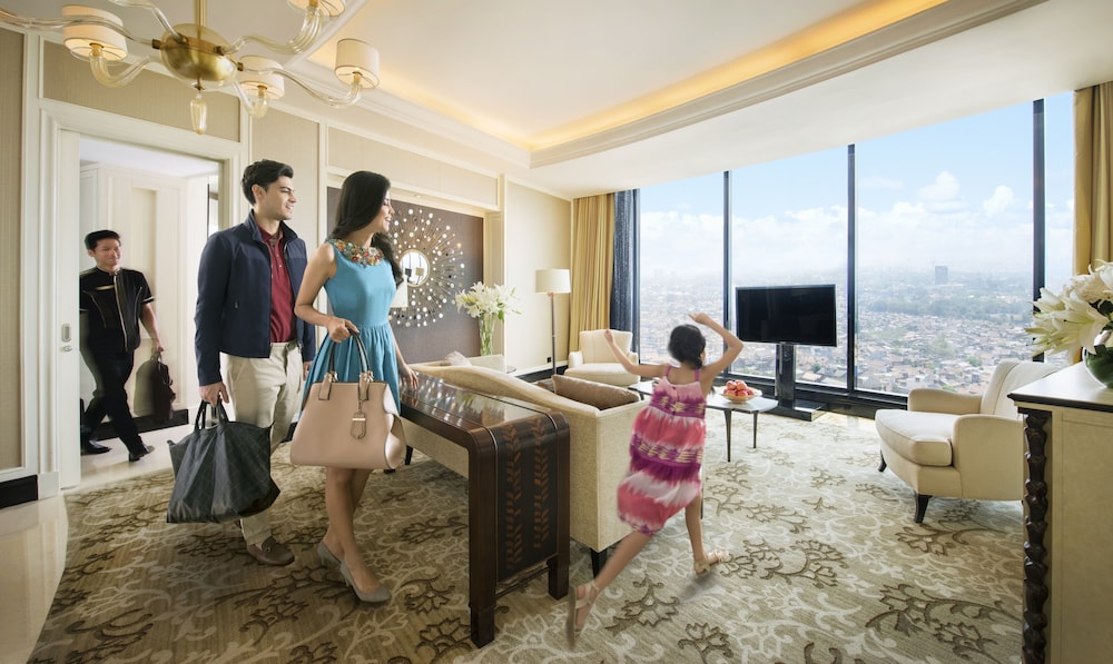 The Trans Luxury Hotel 45/73