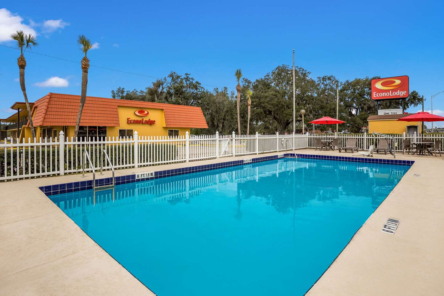 Econo Lodge Live Oak, FL 2/35