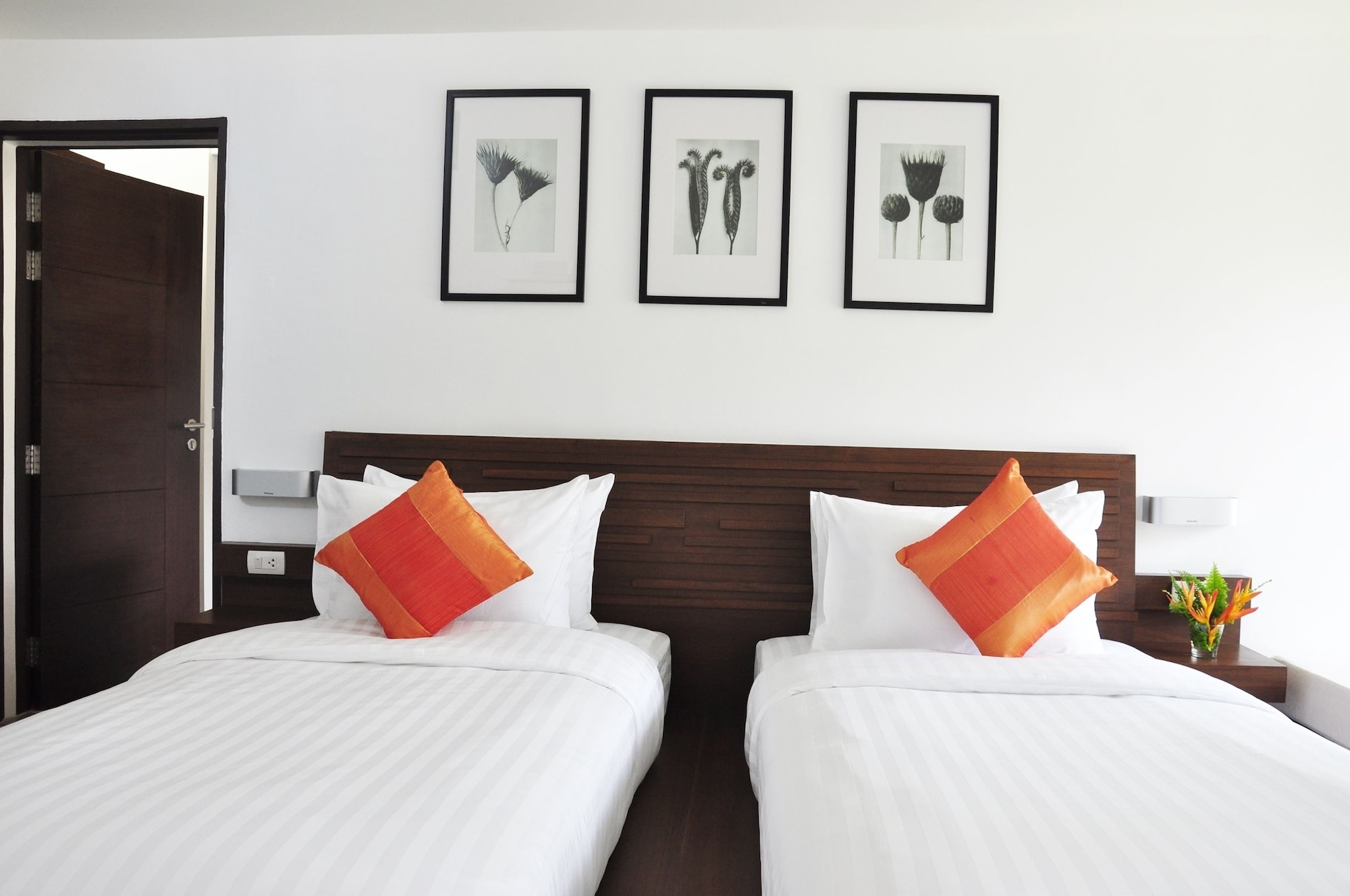 DELUXE, TWIN BEDS, GARDEN VIEW