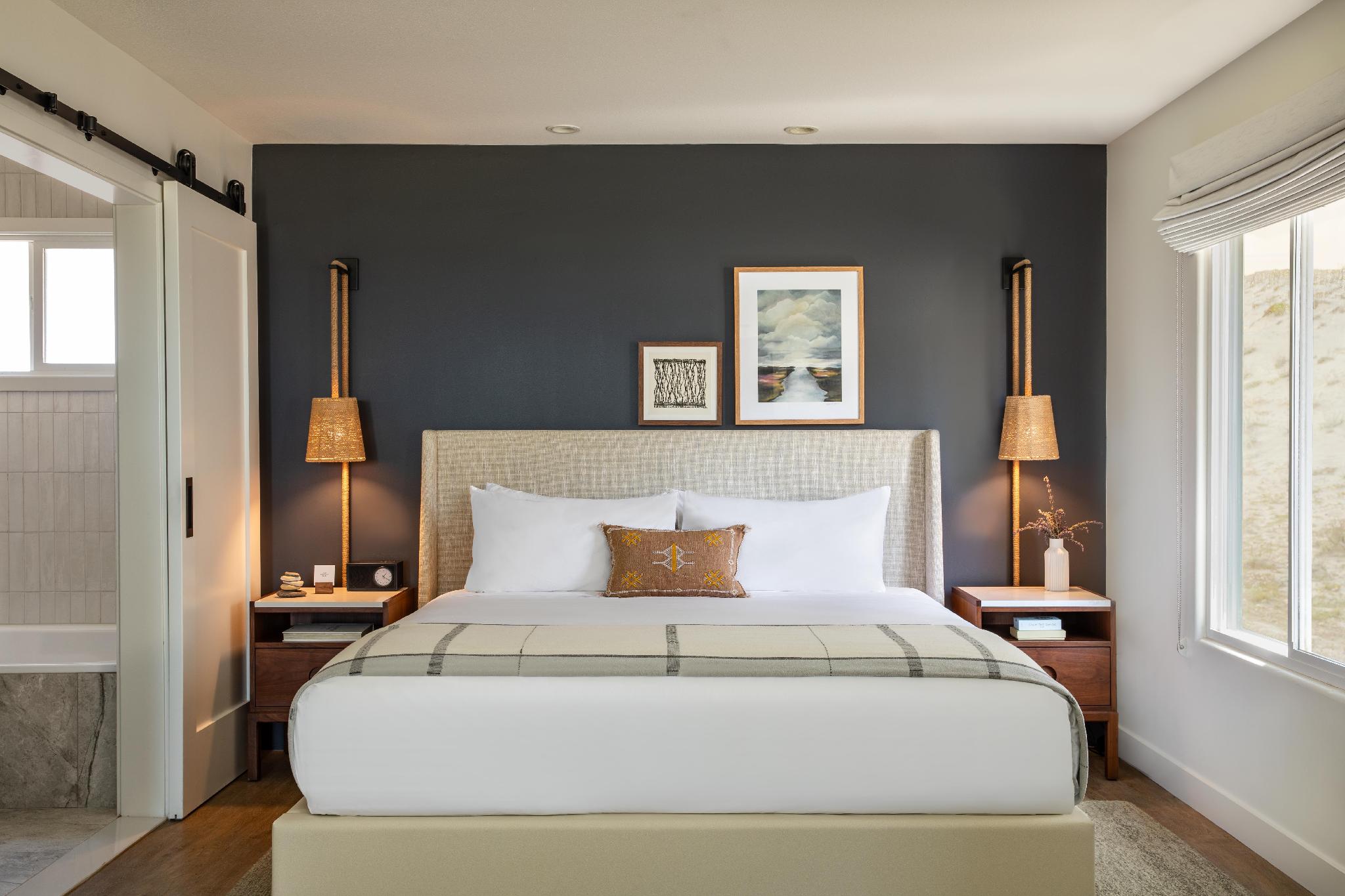 Resort, Suite, King Bed, Coast View