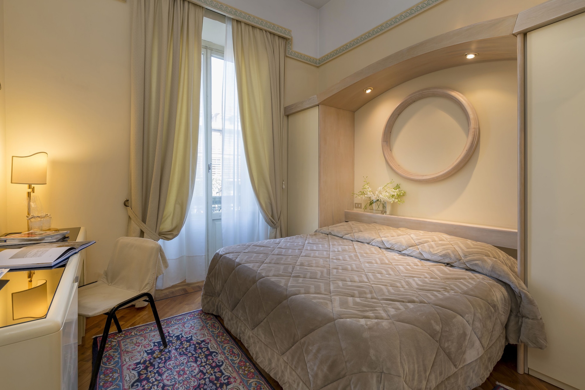 DELUXE, DOUBLE BED