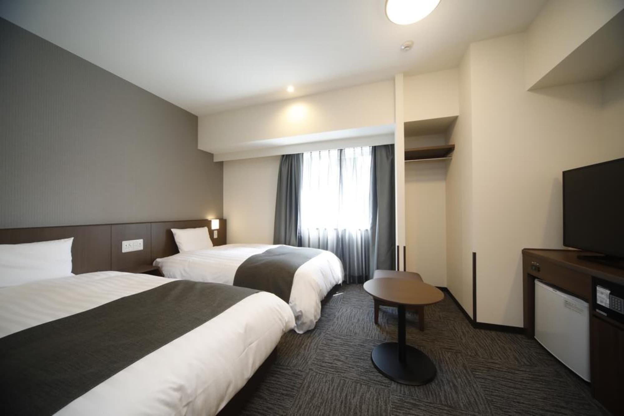 Moderate, Twin Beds