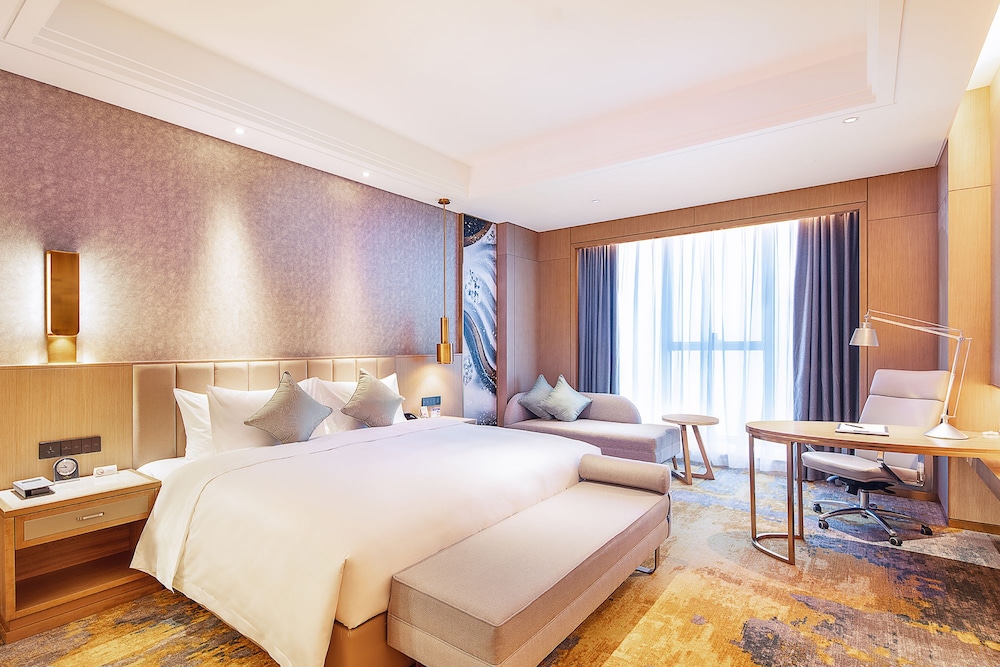 Elegant, Deluxe, King Bed