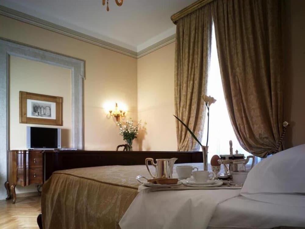 Villa Fenaroli Palace Hotel 7/33