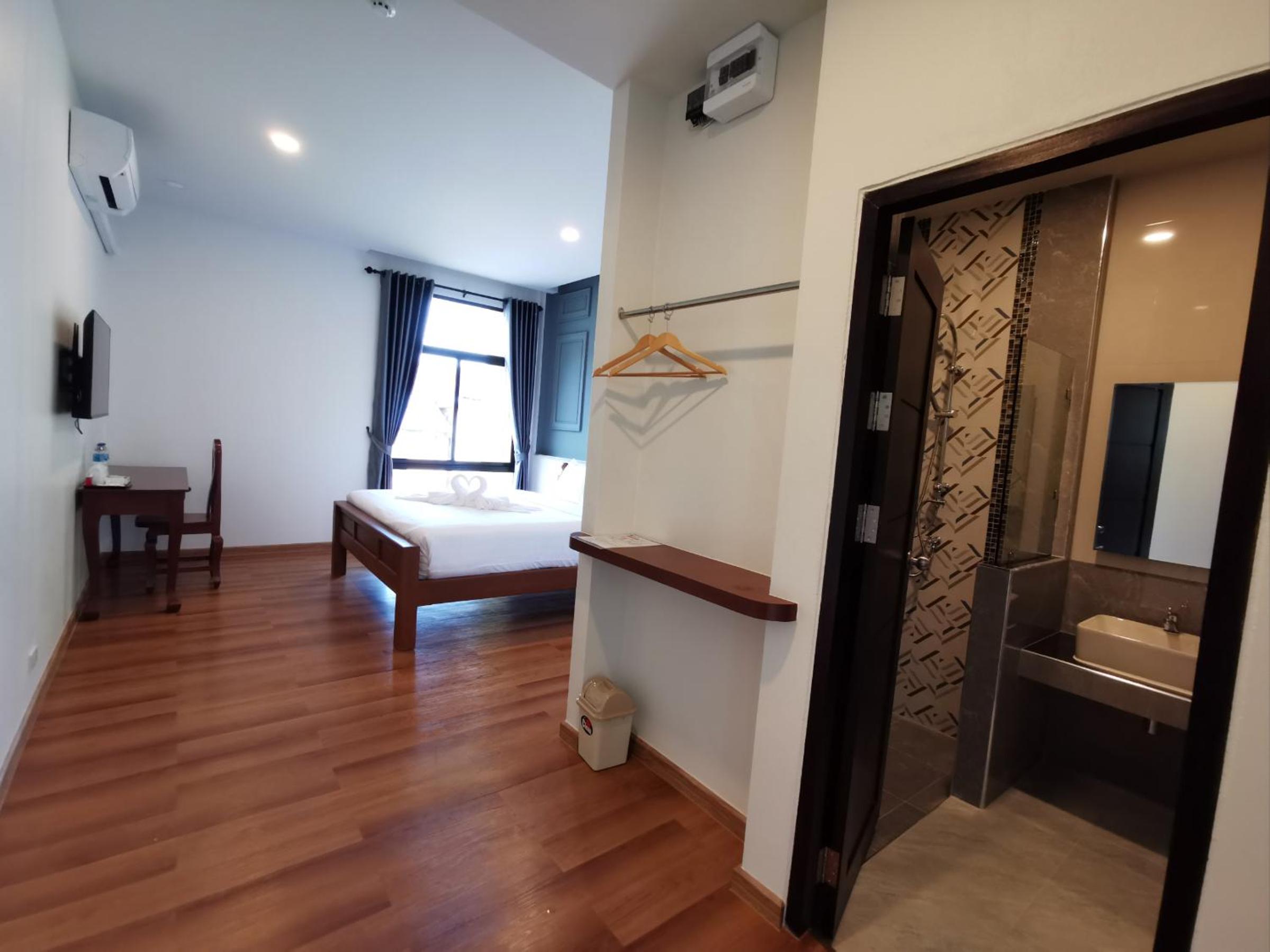 Racha Khong Hotel 28/40