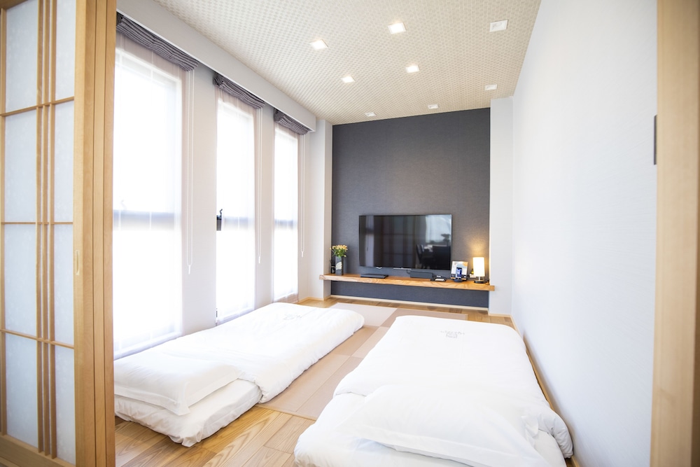 Sola Hotel 6/48