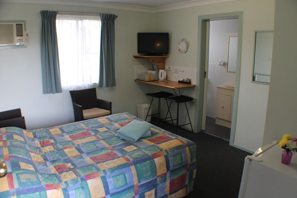 LAKE FORBES MOTEL 19/44