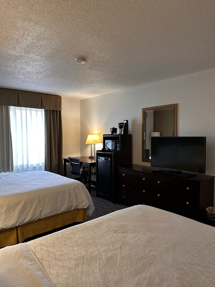 Holiday Inn Express Hotel And Suites Chicago Deerfield Lincoln 16/50