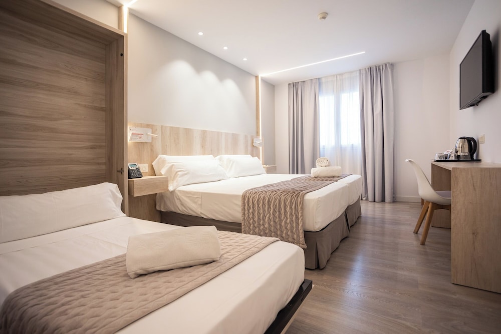 Hotel Dwo Abaster 12/22