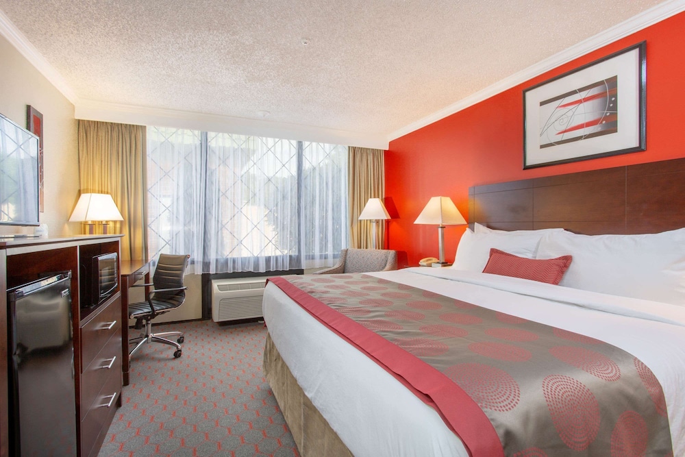 Clarion Hotel & Conference Center Lewiston 8/45