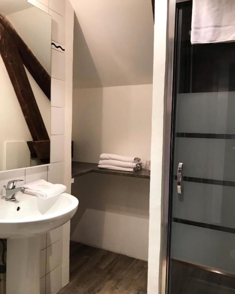 Brit Hotel Aux Sacres - Reims Centre 48/51