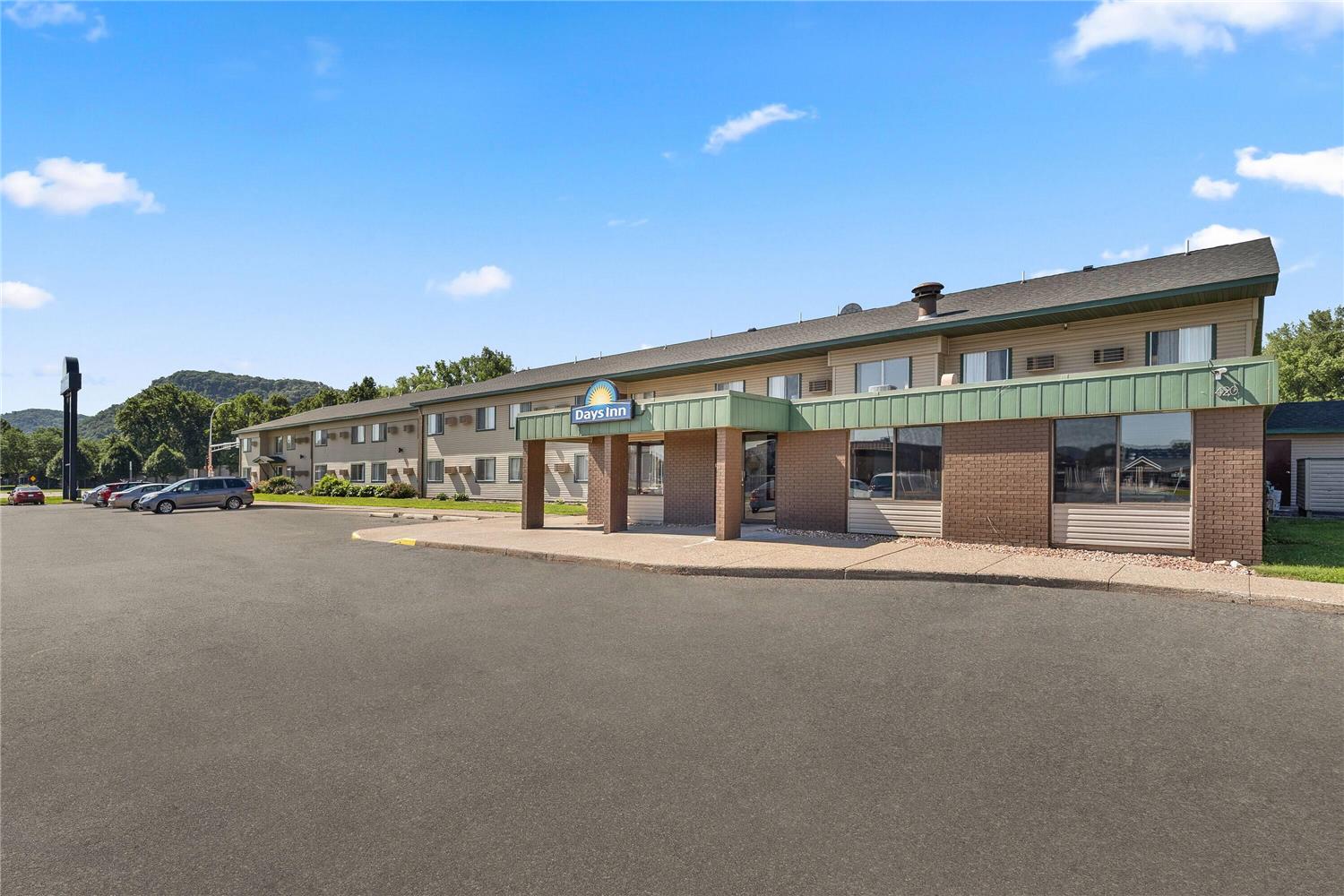 Days Inn by Wyndham Winona 26/27