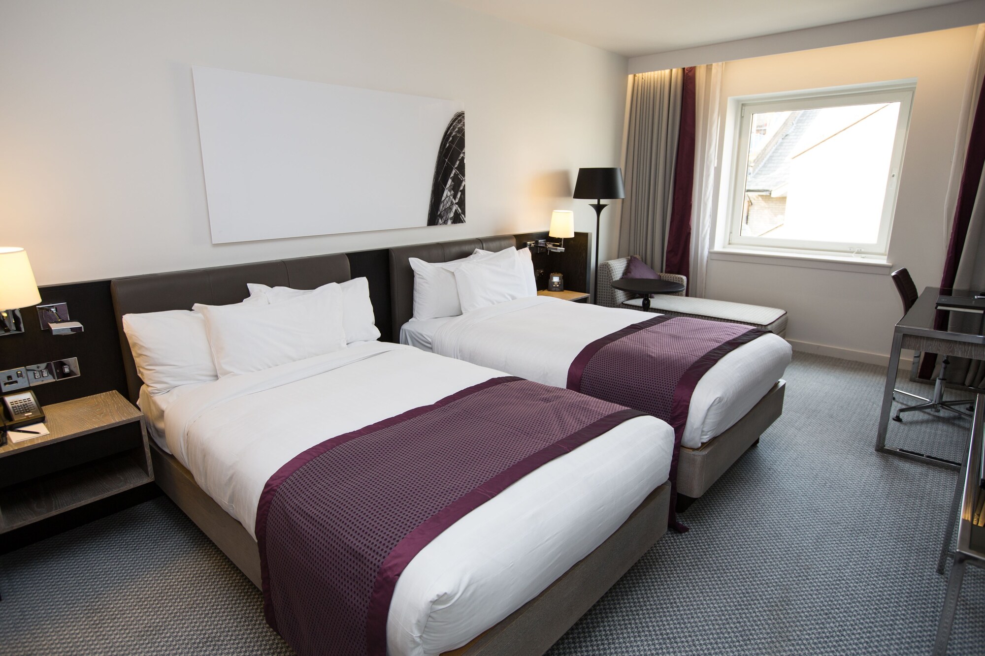 ROOM, TWIN BEDS