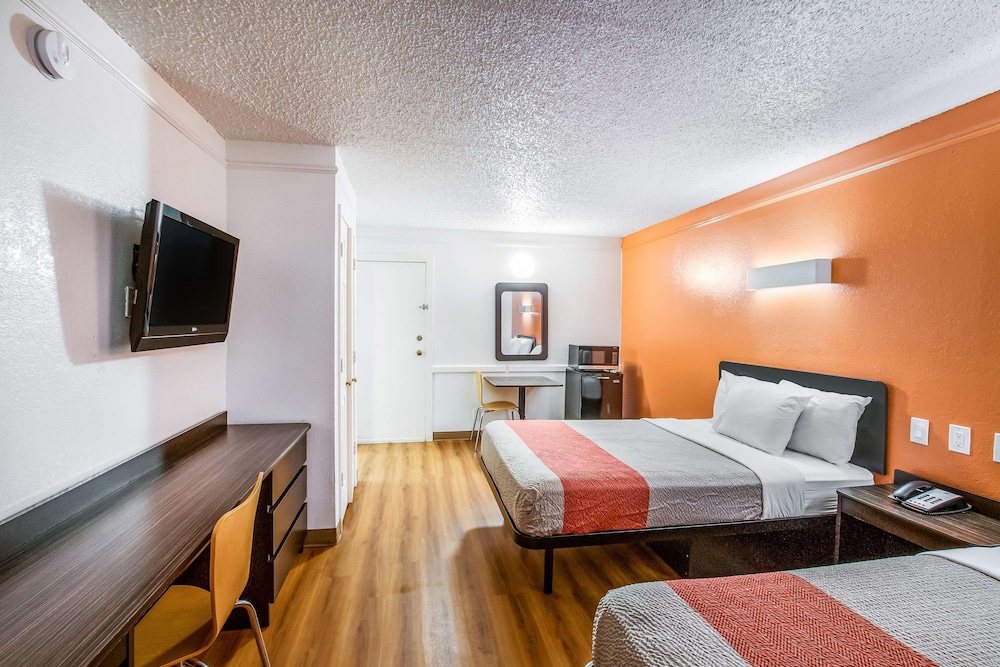 Motel6 Euless, TX - DFW West 18/33