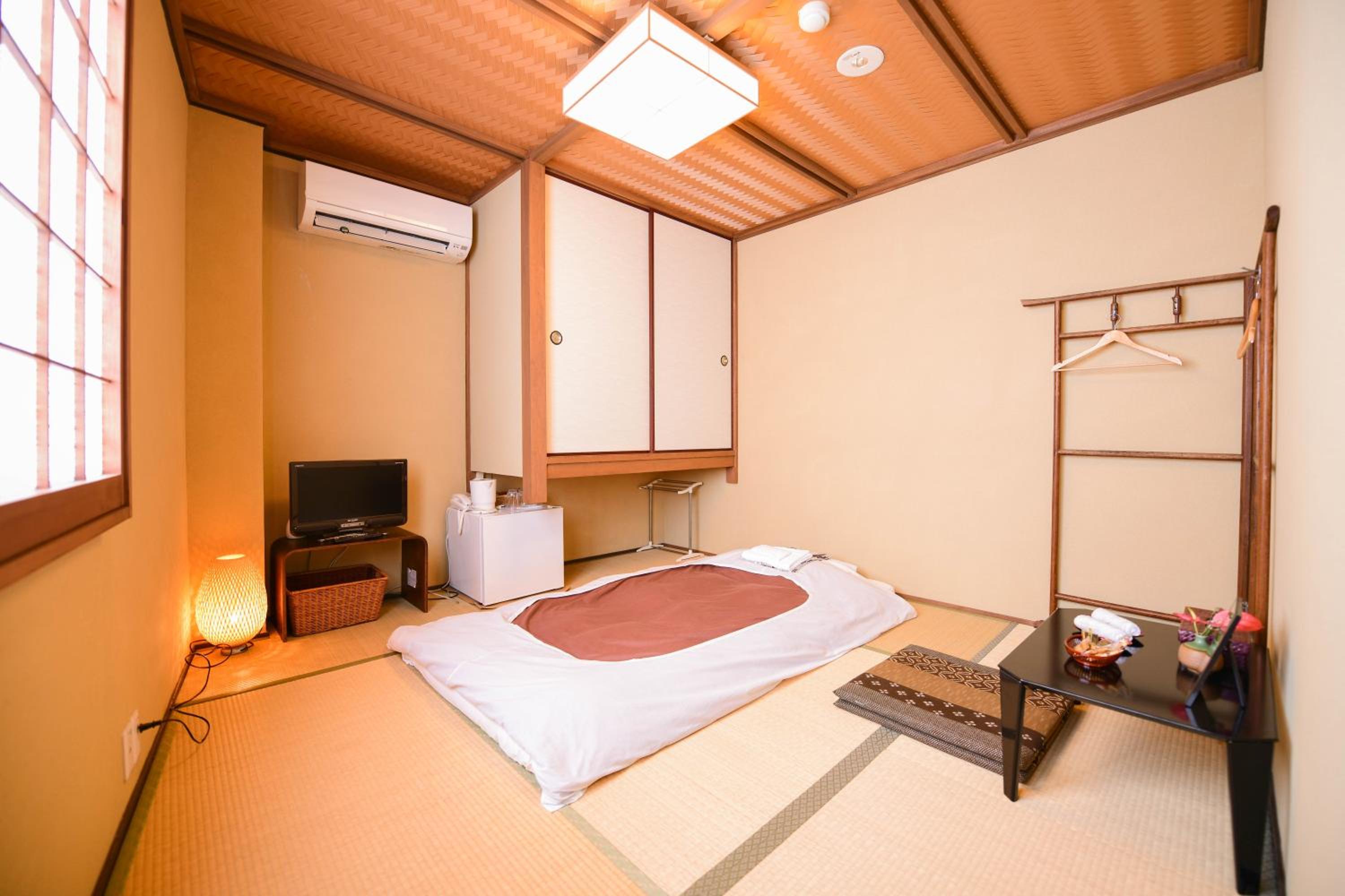 Room, Twin Beds