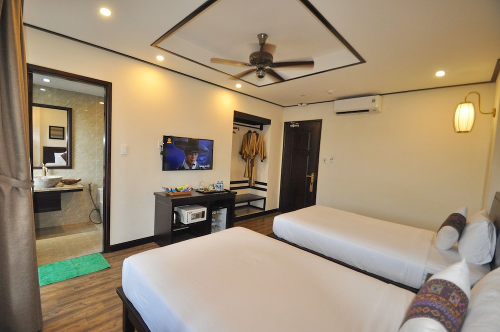 The Quin Riverside Villa 16/50