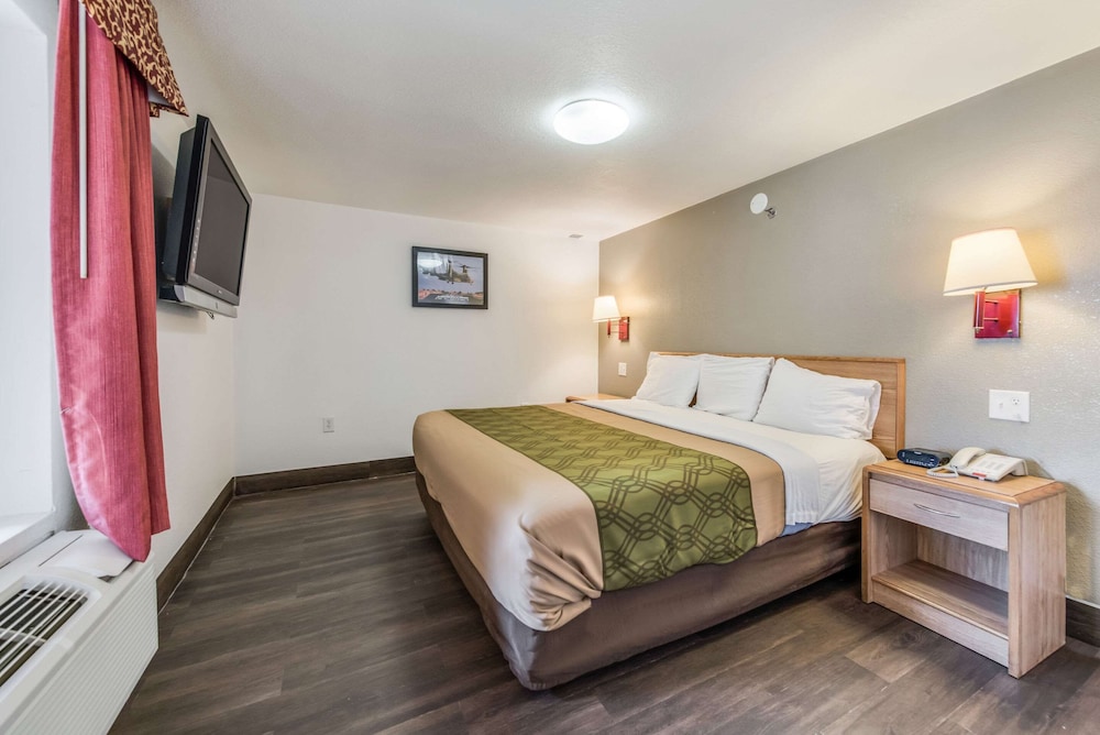Econo Lodge Truman Inn 15/48