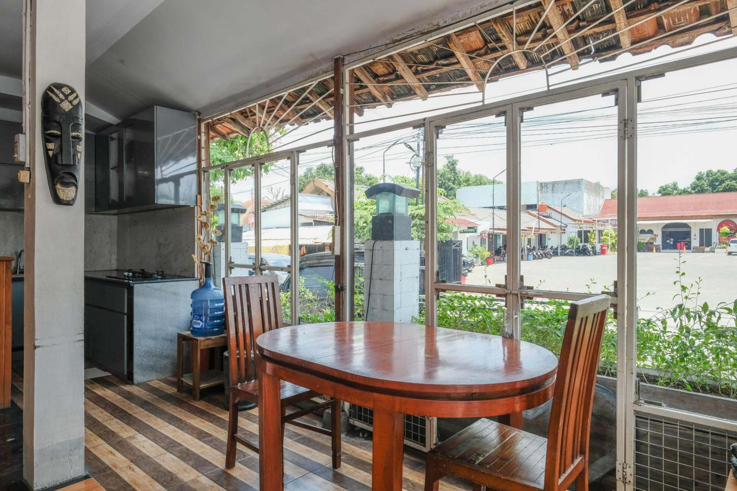 OYO 4016 Tan Jokteng Guest House 36/51