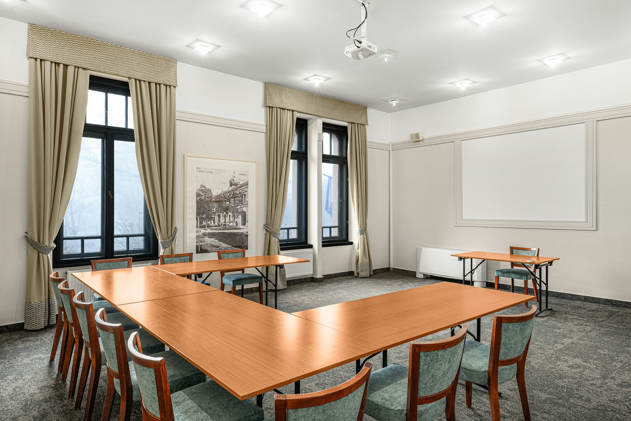 ERZSEBET KIRALYNE HOTEL 26/43
